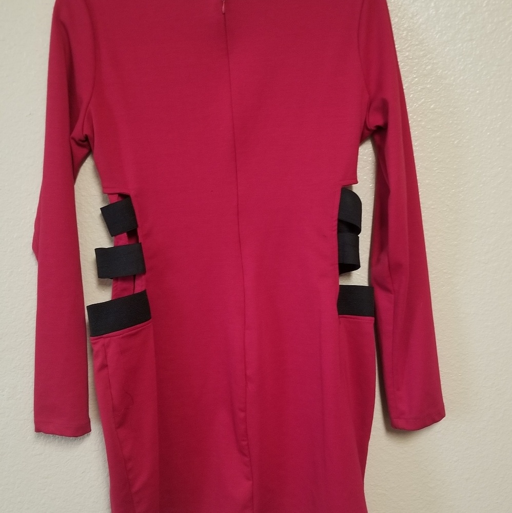 RED OPEN SIDE DRESS - Picture 3 of 4
